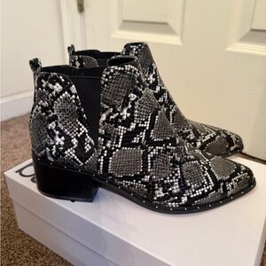 Bar lll brand snakeskin pattern ankle boots